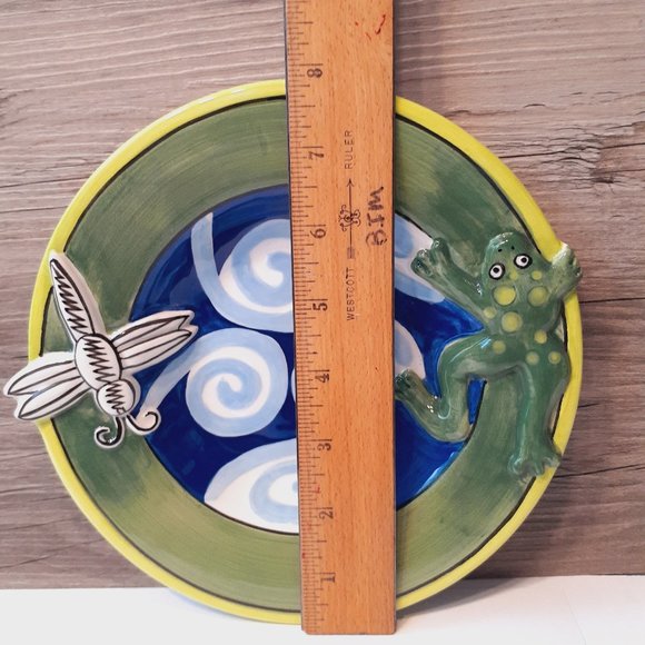 NICOLE ENGBLOM Whimsical CERAMIC FROG POND DRAGONFLY Plate 8" - Picture 2 of 10